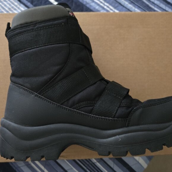 NWB Men Snow Boots, size 11 main image 4